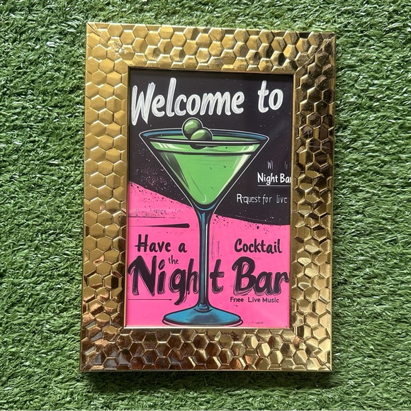 Framed Retro Image - Picture 1 of 2